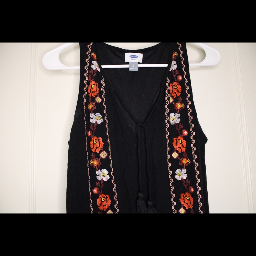 Old Navy embroidered knee-length summer dress